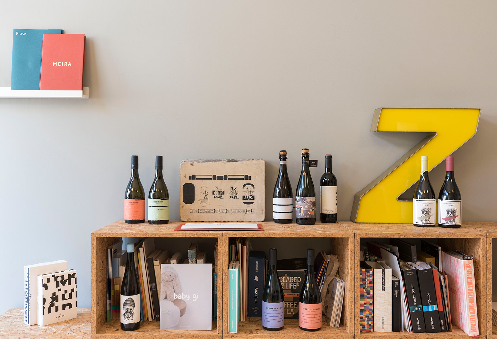 327 CREATIVE STUDIO logo