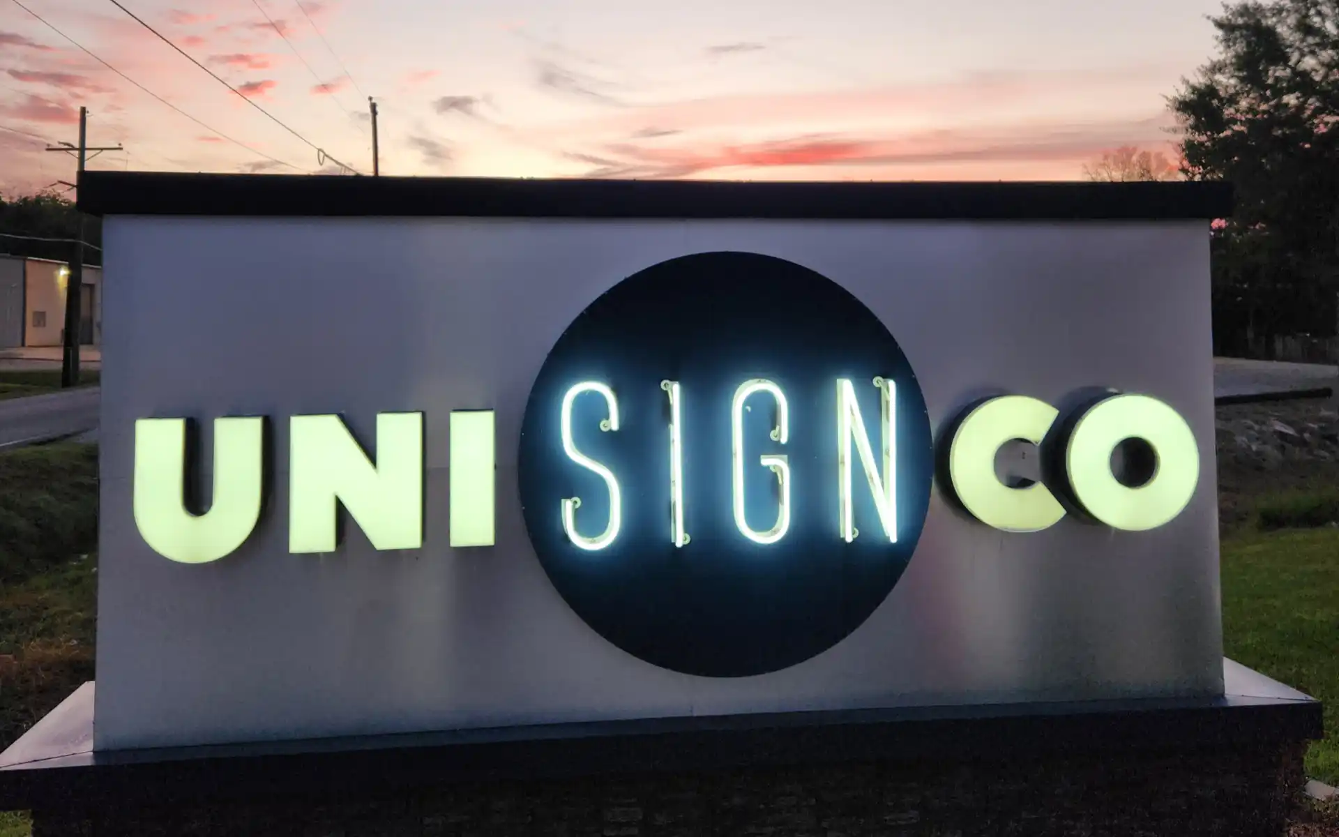 Universal Sign Company logo