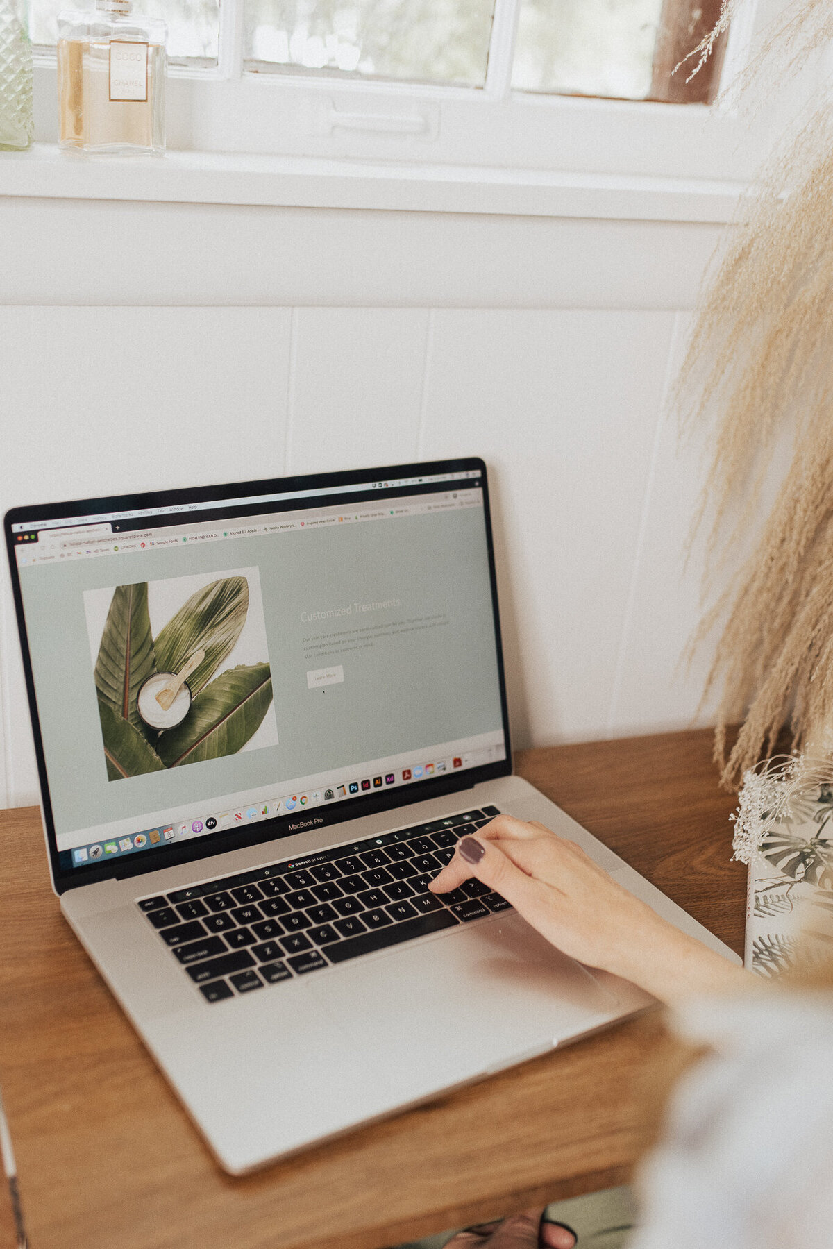 EverMint Design Studio logo