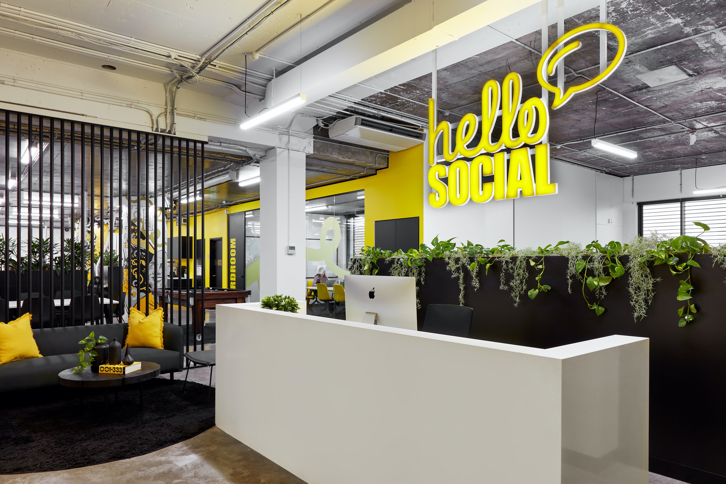 Hello Social logo